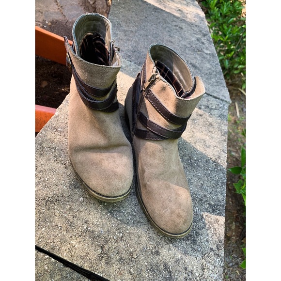 White Mountain boots, size 8M - Picture 2 of 7